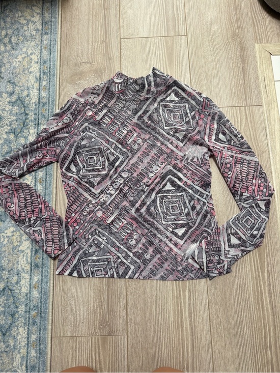 St John Sport Tops - Vintage St John Sport Marie Gray Pink Gray Tribal Geometric Mesh Top Mock Neck S
